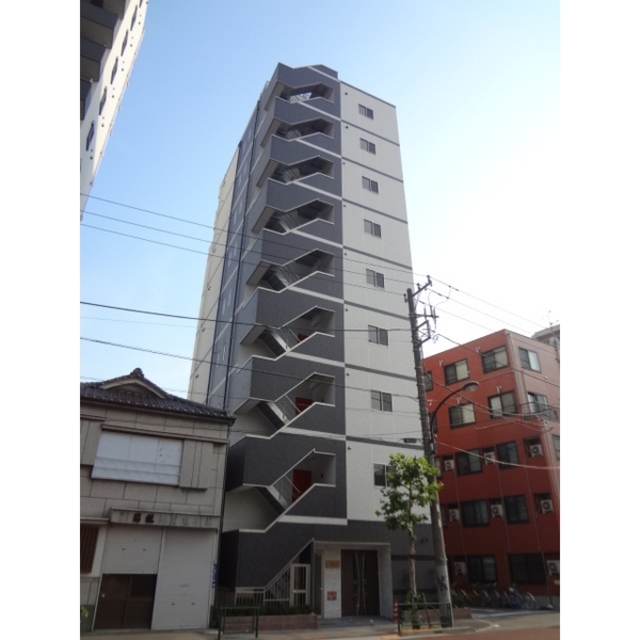 建物外観　９階建ての賃貸マンション