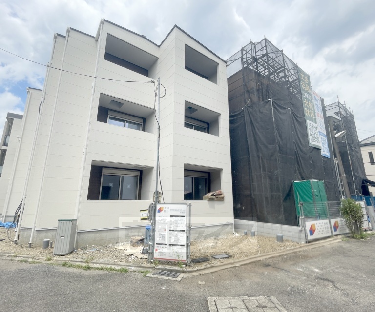 建物外観　・建築中