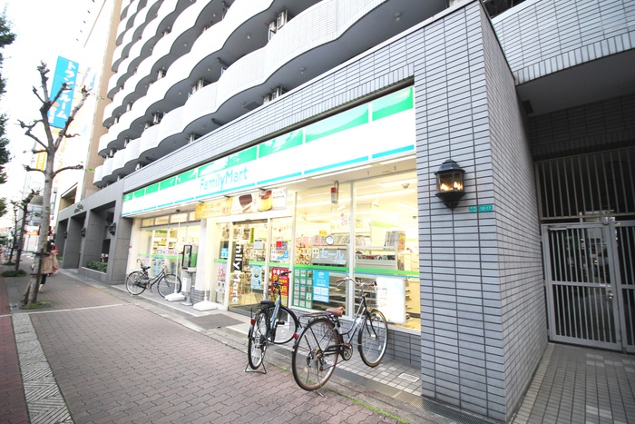 コンビニ　ファミリーマート（コンビニ）まで0m