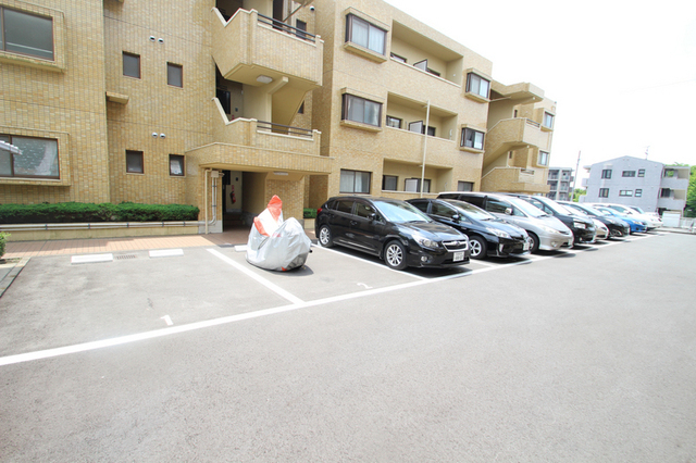 駐車場　※他のお部屋の参考写真です。