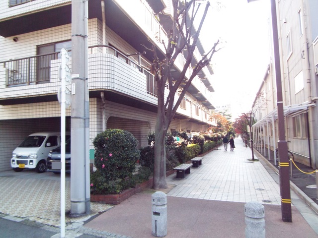 その他共有部分　ベランダ側は歩道になっております！
