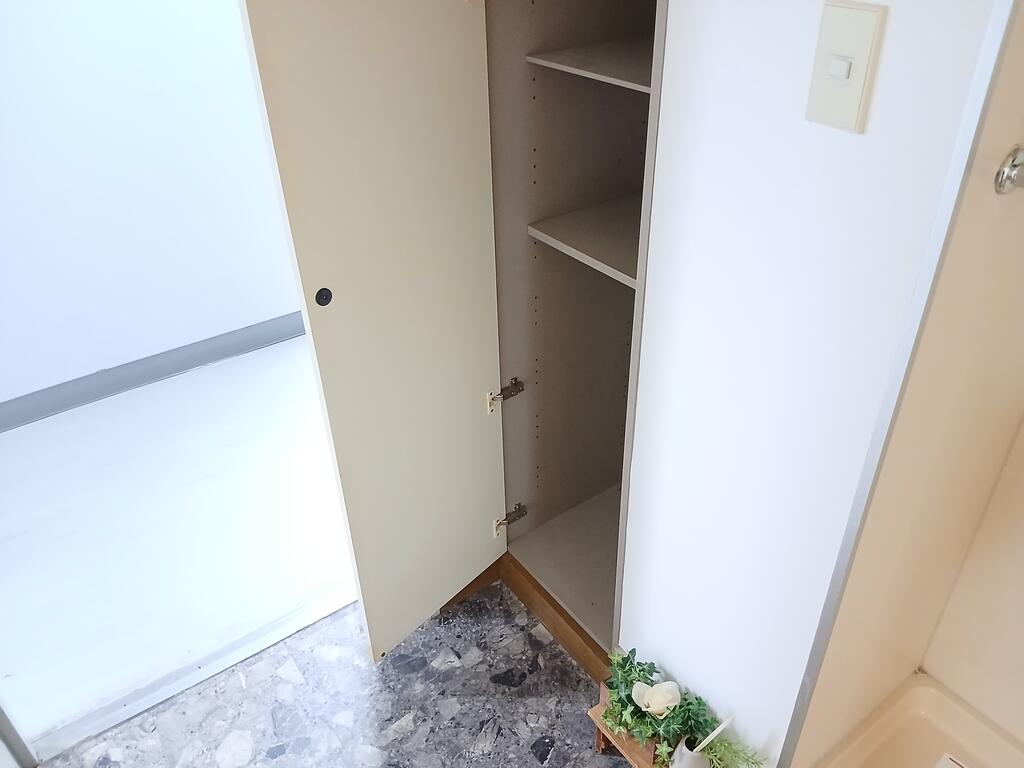 玄関　シューズボックスに収納できて玄関すっきり♪