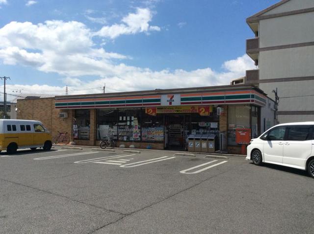 コンビニ　セブンイレブン岸和田小松里町店（コンビニ）まで520m