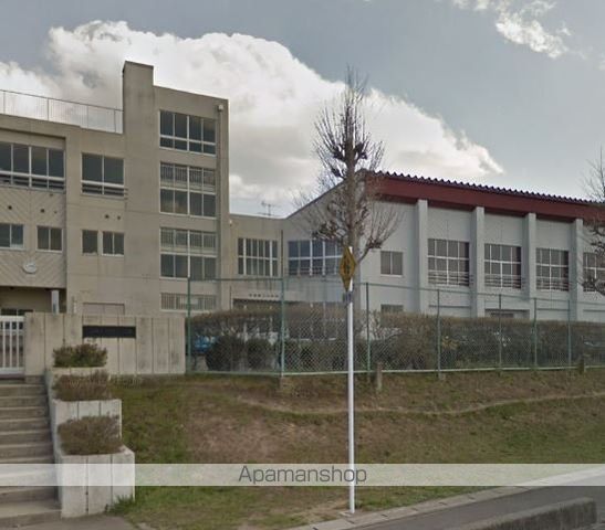 小学校　利府町立利府第三小学校（小学校）まで825m