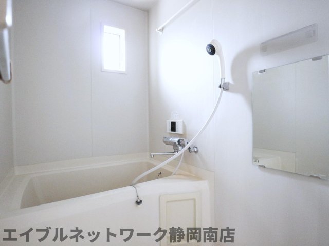 バス・シャワールーム　同イメージ反転