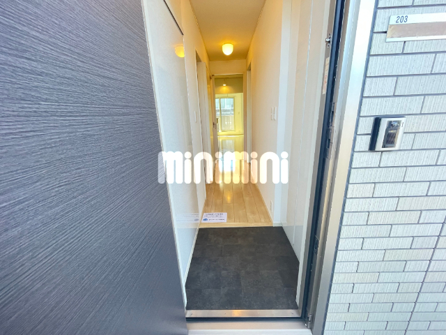 玄関　※写真は別室反転タイプサンプルです