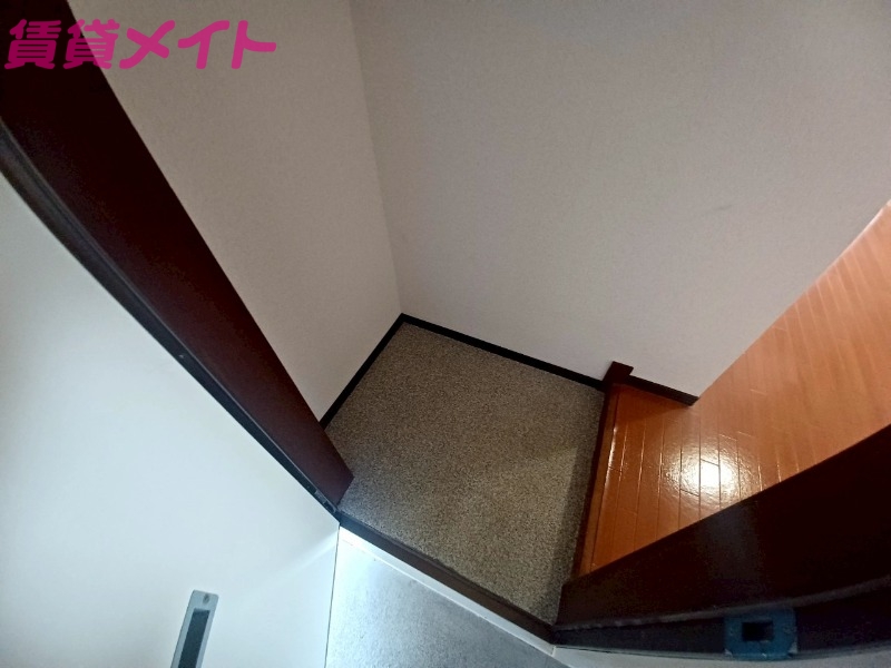 玄関　別部屋参照。現状優先になります。