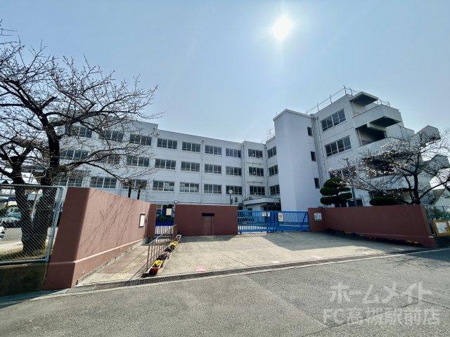 中学校　高槻市立川西中学校（中学校）まで1132m
