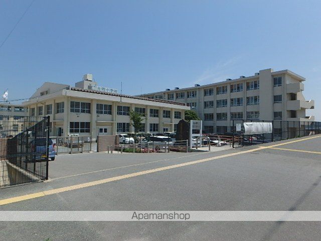 小学校　福岡市立小学校元岡小学校（小学校）まで1096m