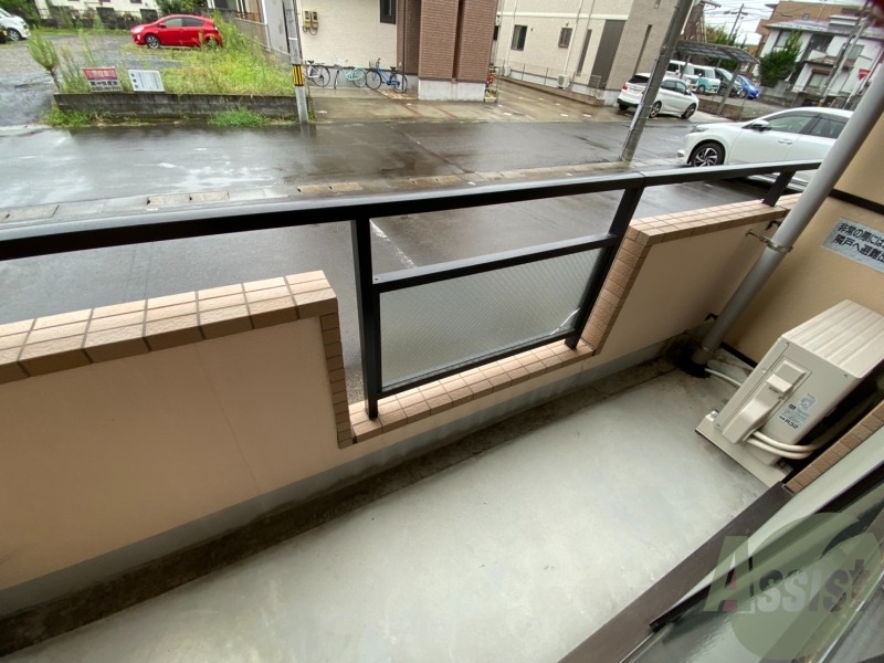 バルコニー　広いバルコニーです。洗濯物が干しやすいですね。