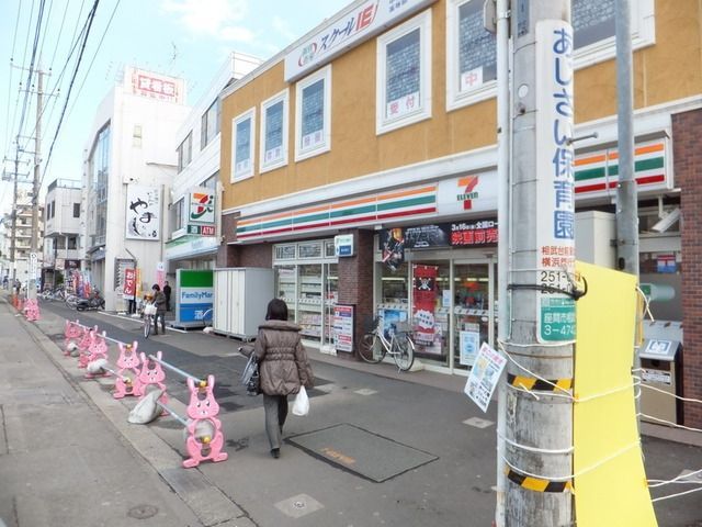 コンビニ　セブンイレブン（コンビニ）まで239m