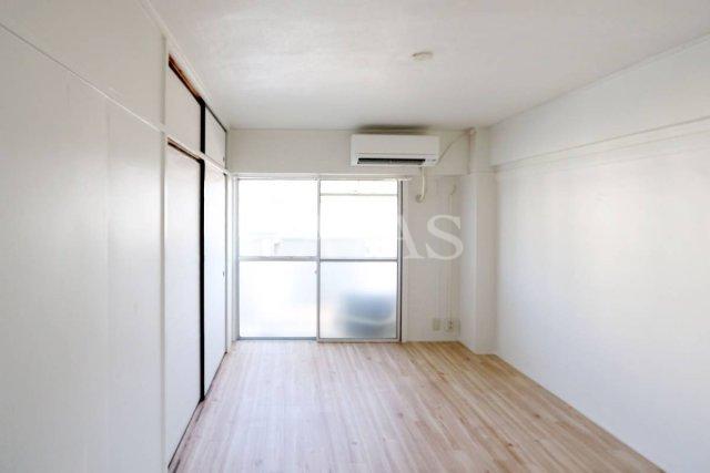 居室・リビング　同物件別部屋です