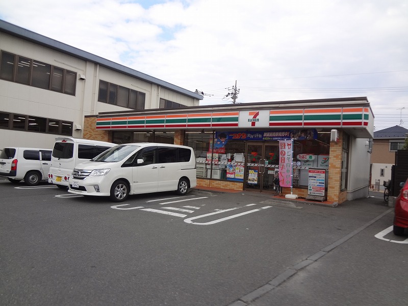 コンビニ　セブンイレブン（コンビニ）まで761m