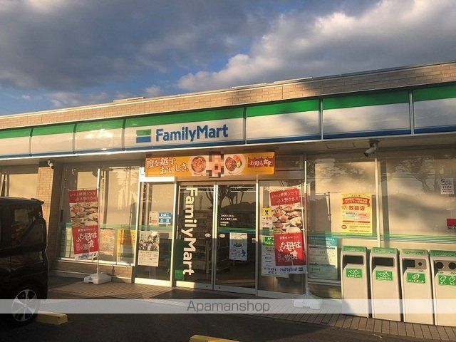 コンビニ　ファミリーマート（コンビニ）まで1000m