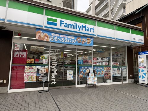 コンビニ　ファミリーマート 伊勢佐木町六丁目店（コンビニ）まで88m