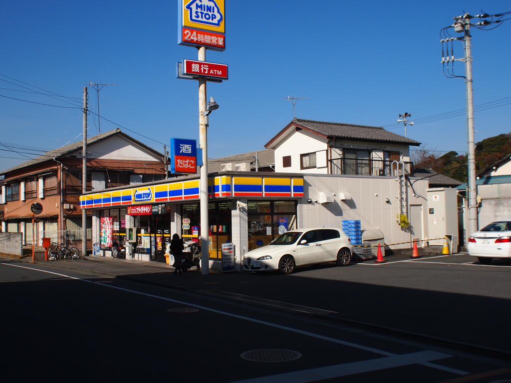 コンビニ　ミニストップ藤沢宮前店（コンビニ）まで331m