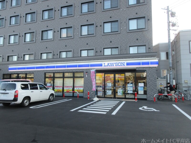 コンビニ　ローソン札幌月寒西2条八丁目店（コンビニ）まで240m