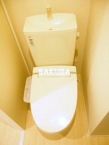 トイレ　落ち着いた色調のトイレです♪