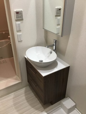 洗面設備　おしゃれな独立洗面台