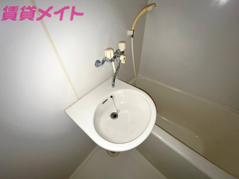 洗面設備　別部屋参考写真です