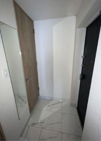 玄関　同物件別タイプのお部屋のお写真です。