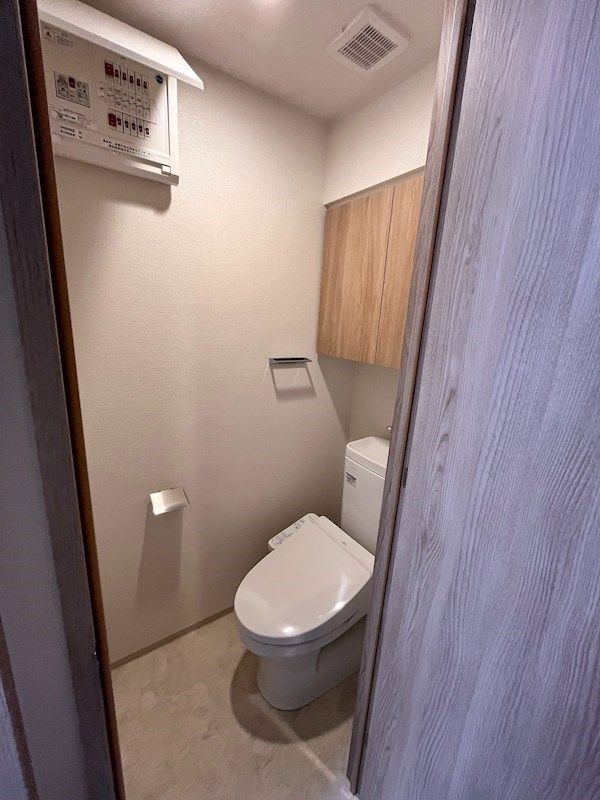 トイレ　同物件別タイプのお部屋のお写真です。