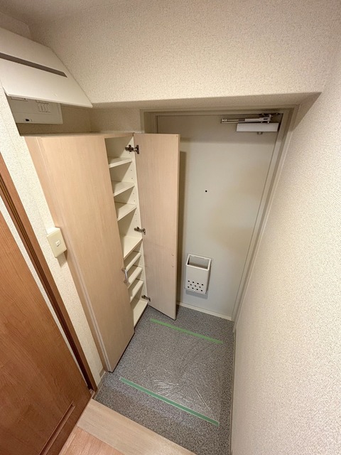 玄関　★※別号室の写真です　シューズＢＯＸ★