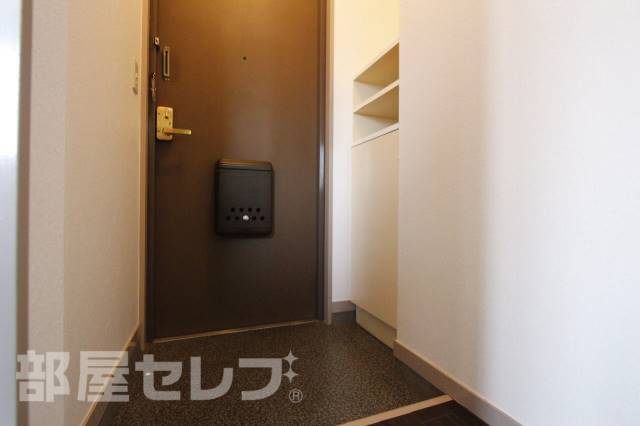 玄関　※３０２号室内装写真参照