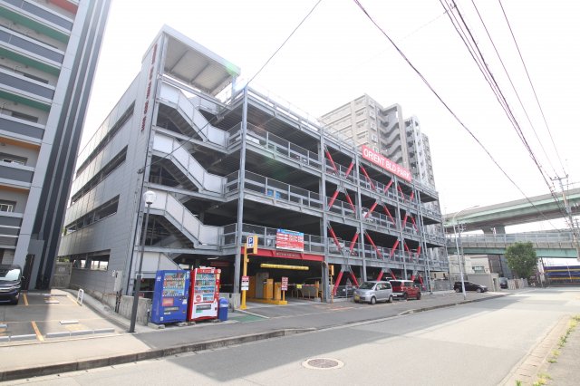 駐車場　駐車場があるので、車を買う予定の方も安心です