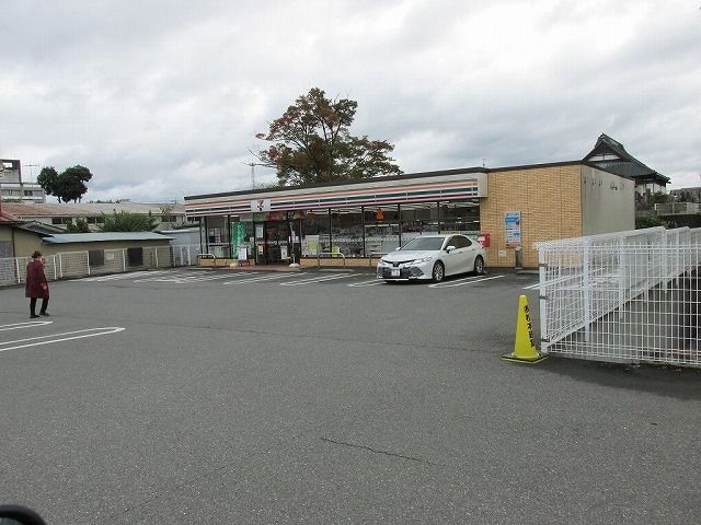コンビニ　セブンイレブン那須烏山中央店（コンビニ）まで700m
