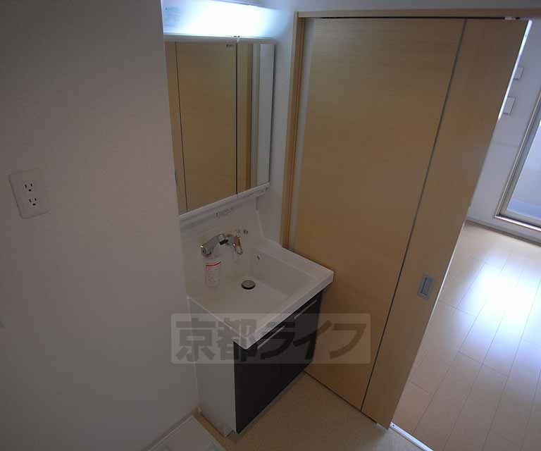 洗面設備　独立洗面台です