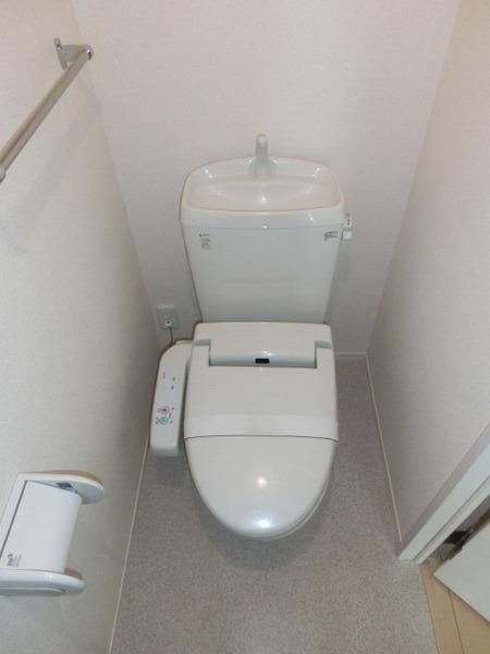 トイレ　洗浄機能付き便座