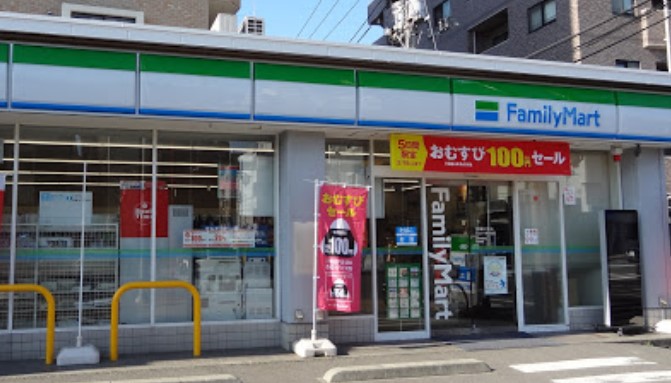 コンビニ　ファミリーマート アスロード横浜生麦店（コンビニ）まで388m