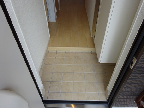 玄関　玄関を入るとホールがあります