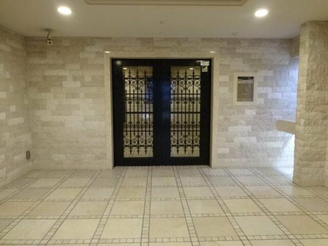 都営大江戸線 築地市場駅 徒歩1分 8階建 築23年の外観写真