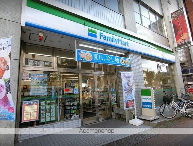 コンビニ　ファミリーマート山王大森駅前店（コンビニ）まで8m