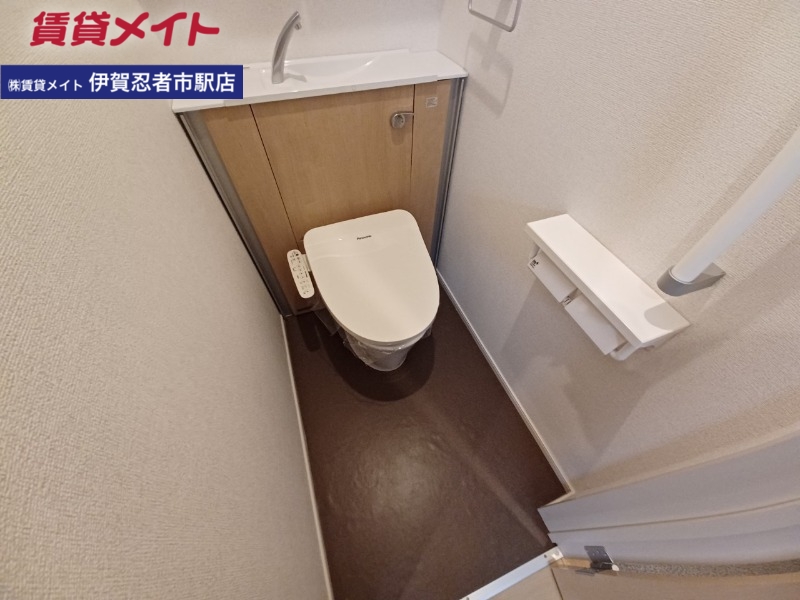 トイレ　同型参考写真