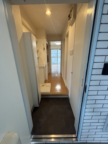 玄関　※別部屋参考画像です。