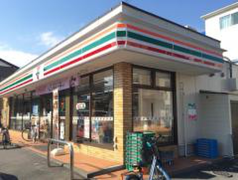 コンビニ　セブンイレブン（コンビニ）まで220m
