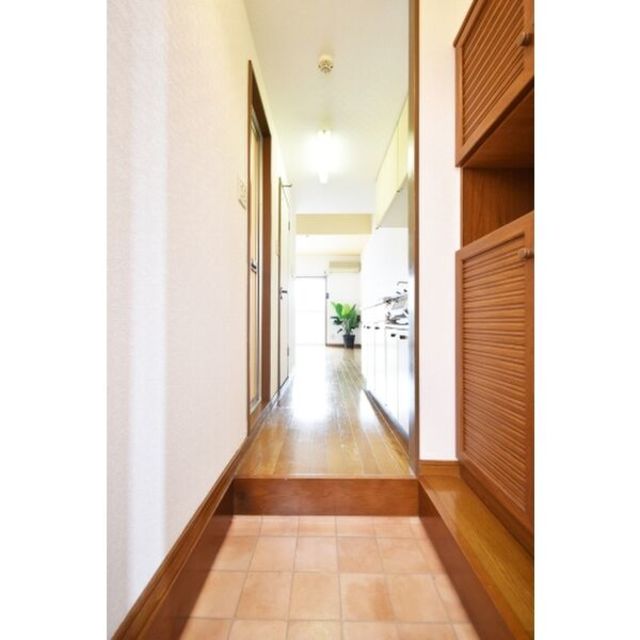 玄関　【玄関】別部屋の参考写真です。現況を優先します。