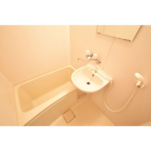 バス・シャワールーム　【浴室】別部屋の参考写真です。現況を優先します。