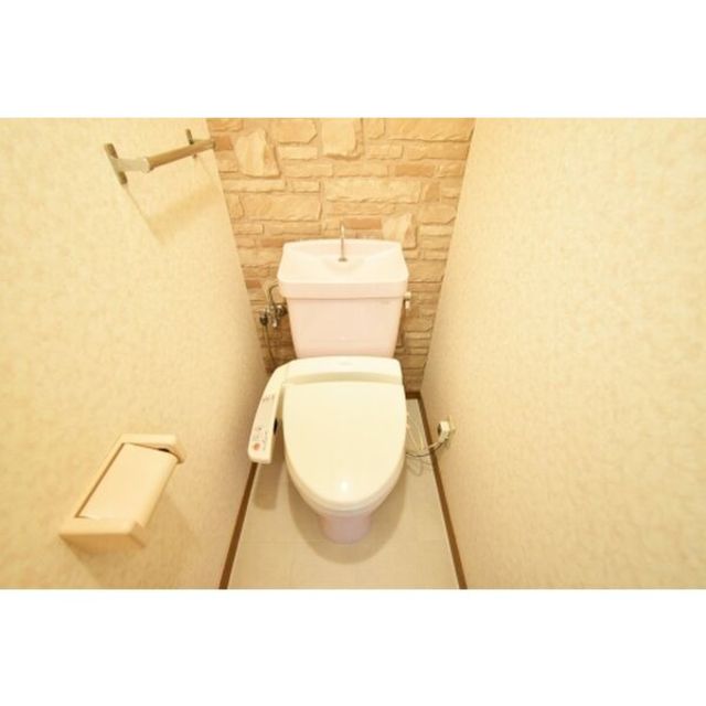 トイレ　【トイレ】別部屋の参考写真です。現況を優先します。