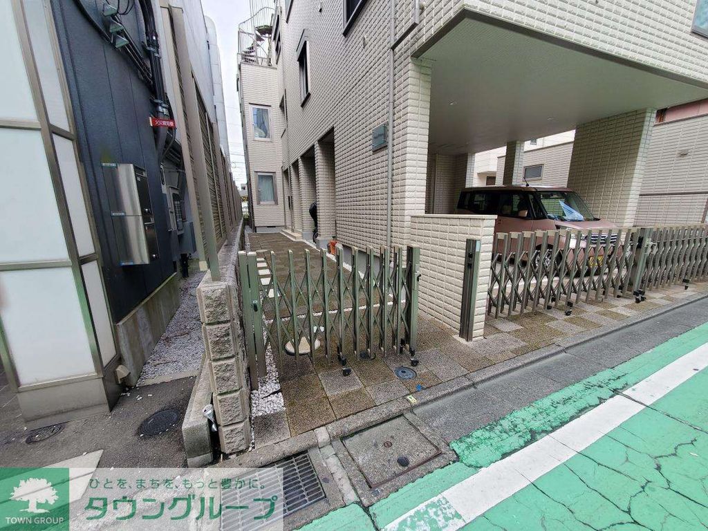 エントランス　駐車場