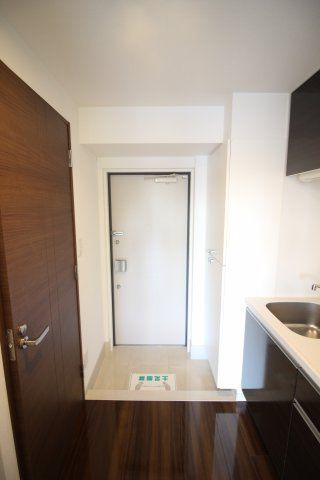 玄関　（別タイプ参考写真）グランフォース王子　　北区王子3