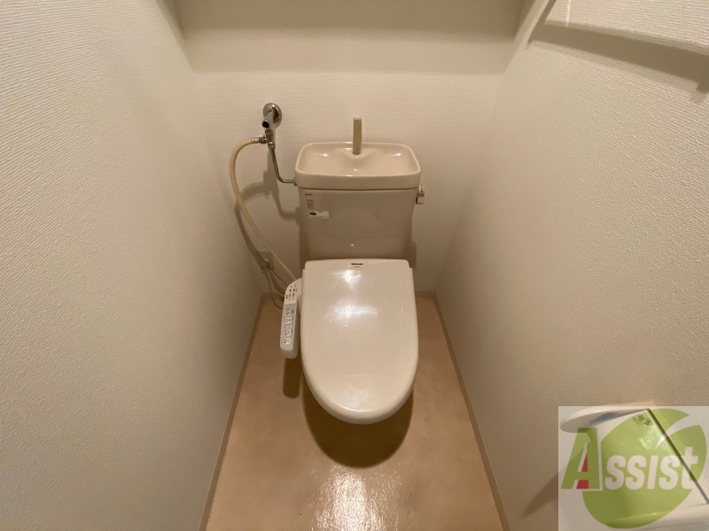 トイレ　ウォシュレット機能がついたトイレ。安心して使用できますね。