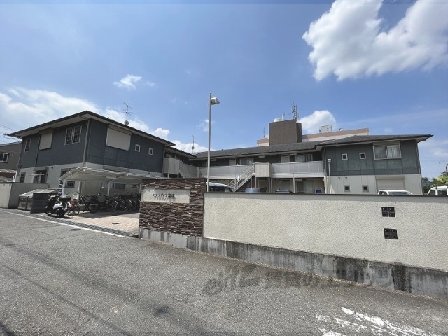 プラウディア富雄の外観写真