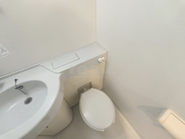 ＪＲ中央線 西荻窪駅 徒歩16分 6階建 築18年のトイレ写真