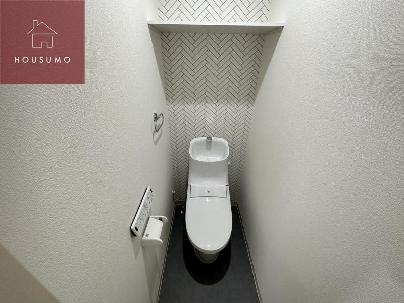 トイレ　落ち着いた色調のトイレです