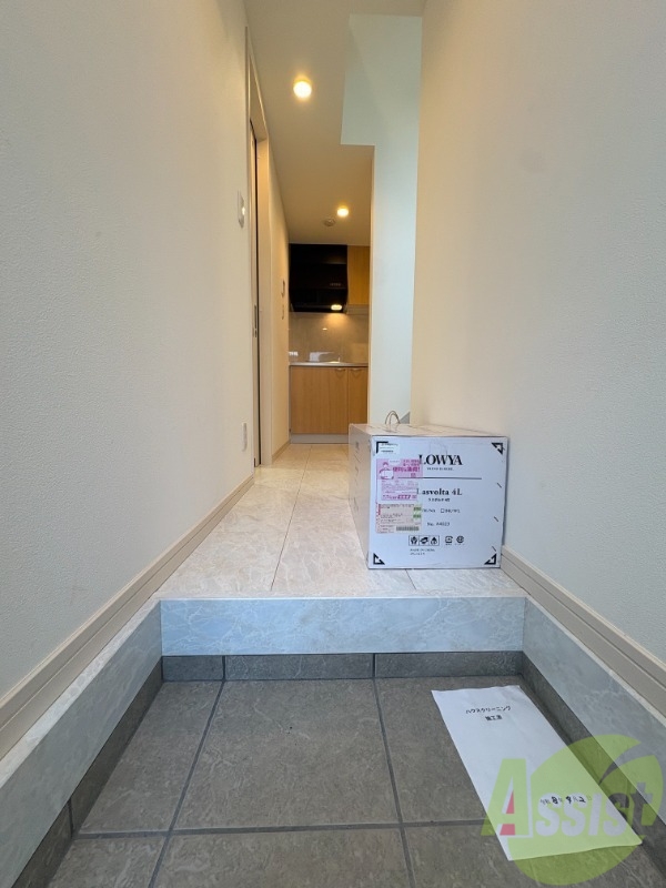 玄関　玄関は、段差があまりないので出入りが楽そうです。