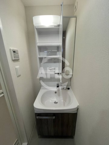 洗面設備　プレサンス海老江ジャルダン　独立洗面台
